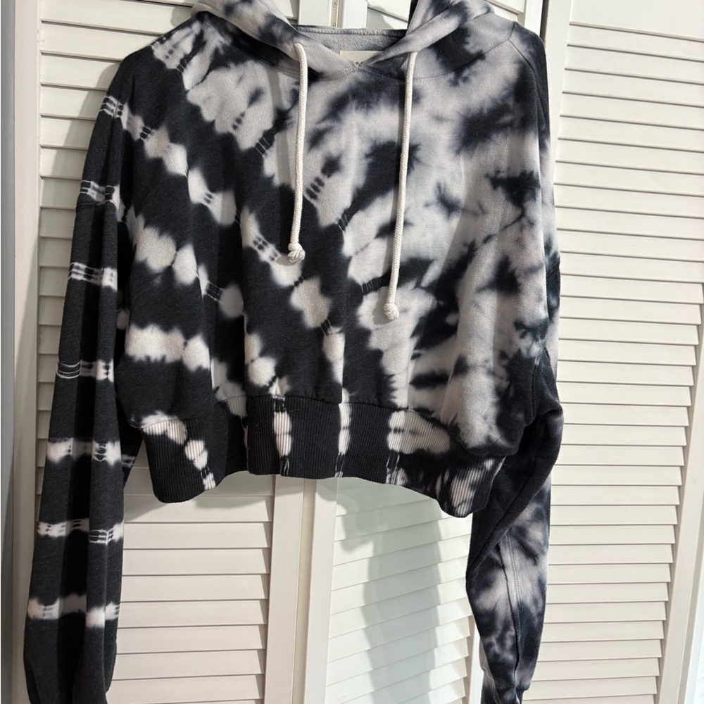 Aeropostale Black & White Tie-Dye Cropped Hoodie